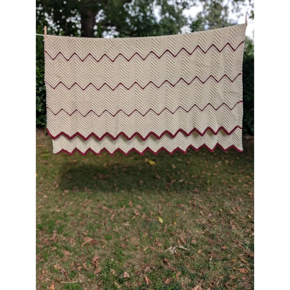 Handmade Vintage Crochet Afghan Blanket Zig-Zag Ripple Chevron Pattern. 70x75